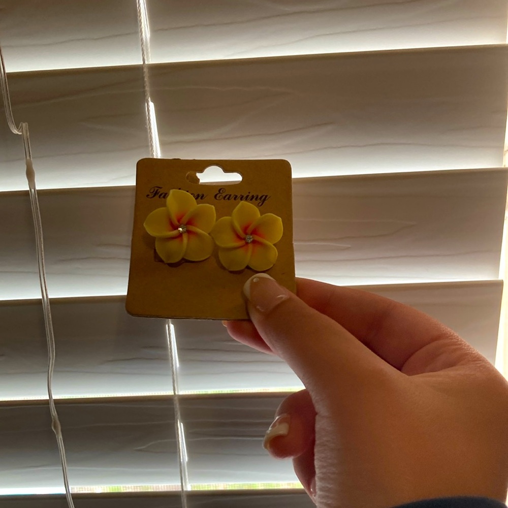 Cute flower earrings
